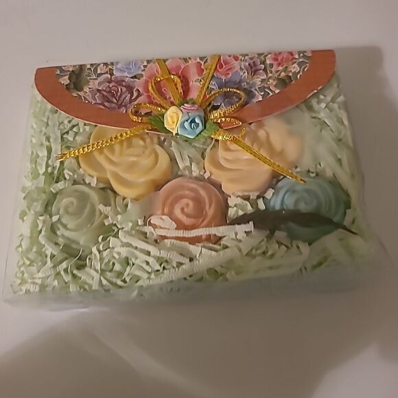 Set of Two Floral Soap Sets - Picture 4 of 5